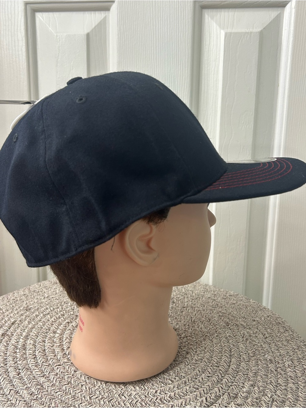 Under Armour Hat Cap Fitted Size 7 3/4 Black Big Red Stitched Logo NWT - Picture 6 of 8